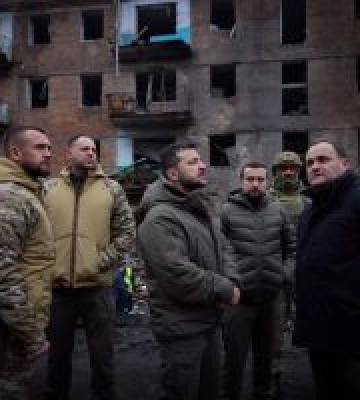 Глава держави оглянув житловий будинок у Вишгороді, пошкоджений унаслідок російської ракетної атаки, та побував у Пунктах&amp;hellip;