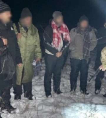 На півночі Рівненщини прикордонники затримали групу нелегалів, які йшли з Білорусі. ФОТО, ВІДЕО