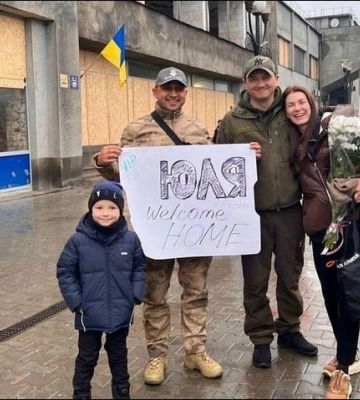 &quot;Какая красивая&quot;, &quot; Малой очень на отца похож&quot;. Ким показал встречу с женой и сыном на вокзале в Николаеве