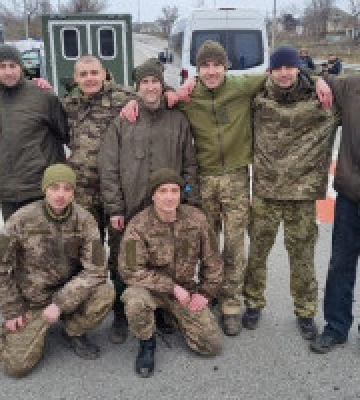Україна повернула з полону 12 людей, серед них захисники Маріуполя,  Зміїного та ЧАЕС