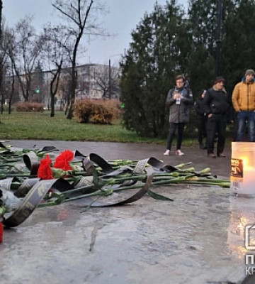У Кривому Розі вшанували пам`ять жертв Голодоморів і політичних репресій