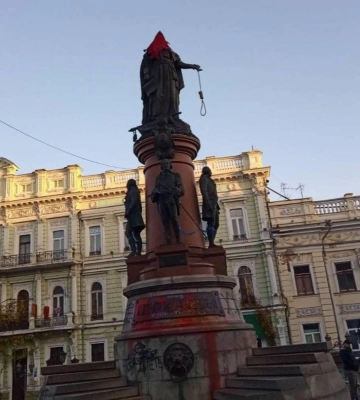 Снос памятника Екатерине ІІ: исполком одобрил, дело за депутатами горсовета