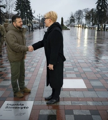 На Алеї сміливості у Києві відкрили табличку з ім’ям прем’єр-міністра Литви