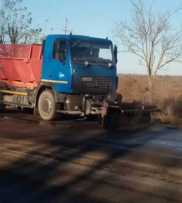 На звільнених від російських окупантів територіях Миколаївщини розчищають дороги