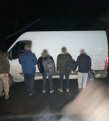 4200 доларів і ви за кордоном: на Закарпатті затримали трьох &quot;ухилянтів&quot; та їх переправника