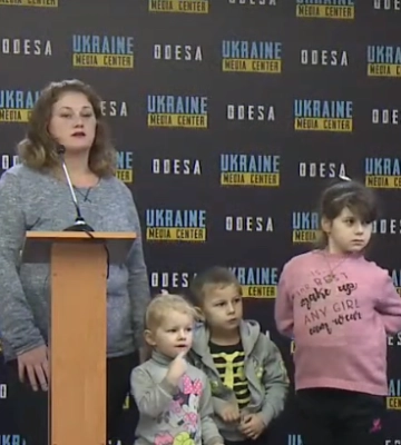 Люди живуть без води, світла та газу: волонтери організували евакуацію херсонців до Одеси, - ВІДЕО