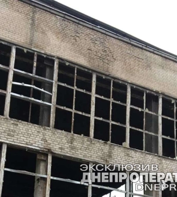 Російська ракета вдарила по підприємству у Дніпрі, загинув чоловік: ексклюзивні фото з місця подій