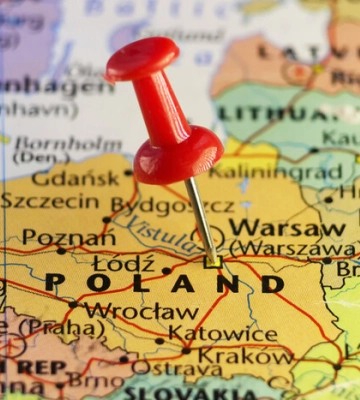 Українців евакуйовують у Польщу безплатні автобуси польської системи Птах