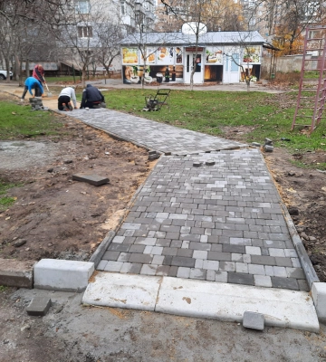 Під час війни Миколаїв продовжують обкладати сірою плиткою