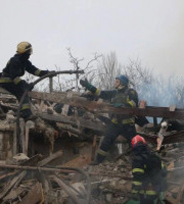 У Дніпрі з-під завалів дістали тіло жертви ракетного удару