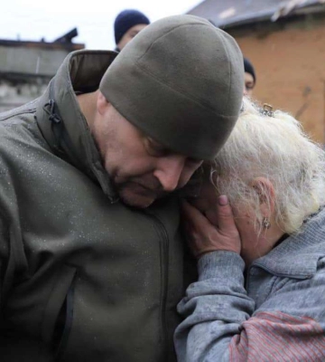 Розбиті вікна і пошкоджені покрівлі відновимо найближчим часом: мер Дніпра Філатов побував на місці ракетного удару (Фото)