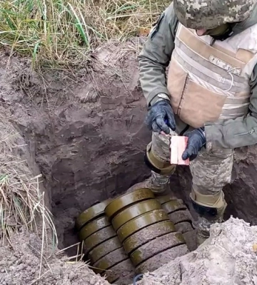 Волинські тероборонівці показали, як заміновують територію поблизу кордону з Білоруссю