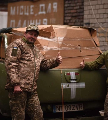 Продукти, одяг та ліки: Дніпро передав допомогу військовим та цивільним