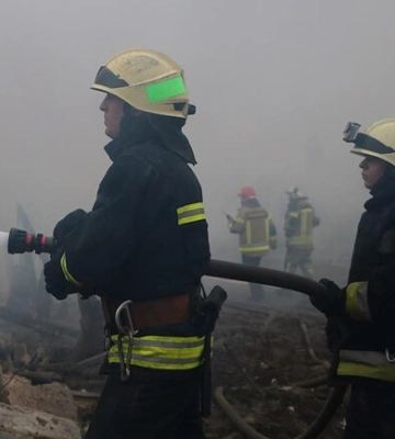 Рятувальники завершили пошукову операцію на складі у Дніпрі, яке зруйнувала ворожа ракета
