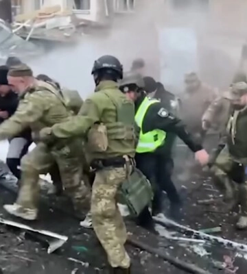 Много раненых: первые минуты после ракетного удара по Киеву. Видео