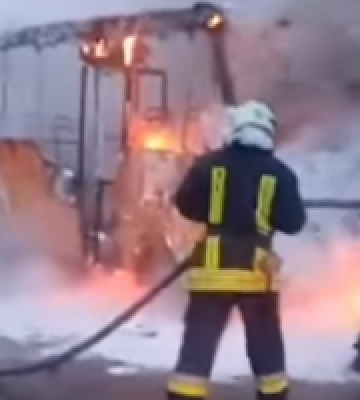 В Дарницькому районі столиці горіла маршрутка (відео)