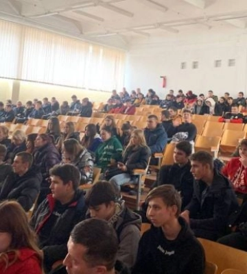 Чукотка и белые медведи — рашисты согнали мелитопольскую молодежь на кинолекторий 