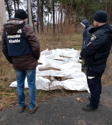 Поліціянти ексгумували на Харківщині тіла п’яти жертв авіабомбардувань рф