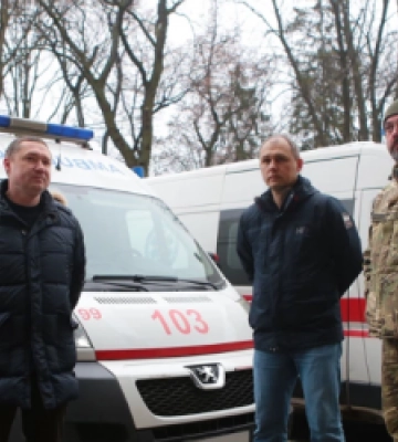 З Львівщини захисникам на фронт відправили два автомобілі швидкої допомоги