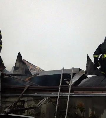 Рятувальники завершили пошукову операцію на складі у Дніпрі, яке зруйнувала ворожа ракета