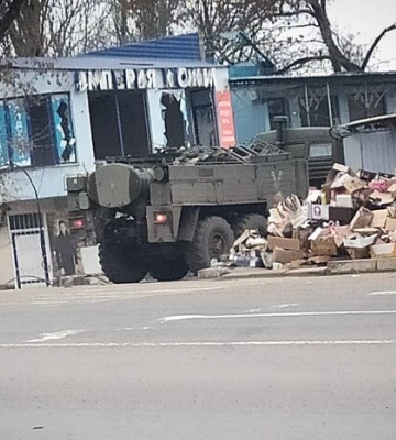 Ситуація в Маріуполі: рашисти складають боєприпаси в центрі міста