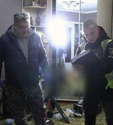 У Києві чоловік зарізав дружину та хотів видати злочин за самогубство (відео) 