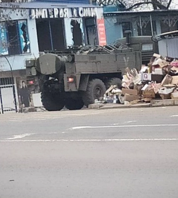 У Маріуполі окупанти облаштували склад боєприпасів у 100 метрах від школи