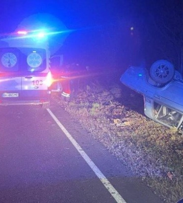 Перекинулись на автомобілі: внаслідок аварії на Одещині травмувались двоє чоловіків, - ФОТО