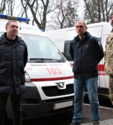 Дві швидкі вже поїхали до ЗСУ, а ще дві броньовані для них готують