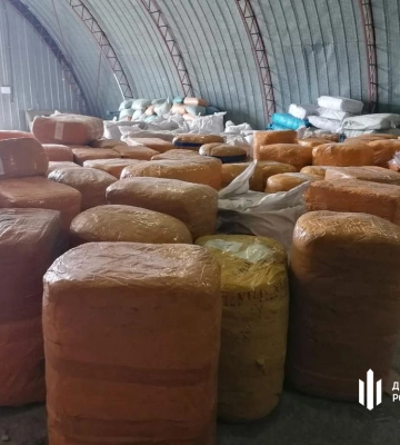 Не помітив: інспектора Закарпатської митниці судитимуть через електроніку, одяг та продукти з Китаю