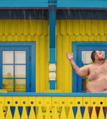 Фотограф з Миколаєва знімав себе оголеним й отримав премію: разом з ним нагородили росіянку