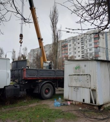 У спальному мікрорайоні Запоріжжя демонтували кіоск, який працював без документів - фото