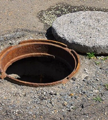 Водій з Хмельницького відсудив у комунальників 40 тис. грн за незакритий люк
