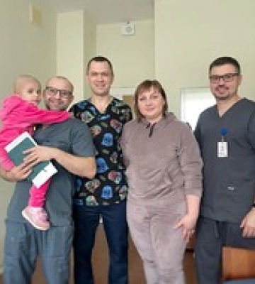 У Львові онкохірурги видалили 5-річній дівчинці пухлину, яка стискала серце й заважала дихати