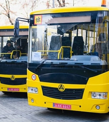 Для громад Днепропетровщины приобрели новые школьные автобусы: как они выглядят