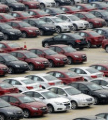 Імпорт легкових авто в Україну за рік скоротився в 3,6 раза