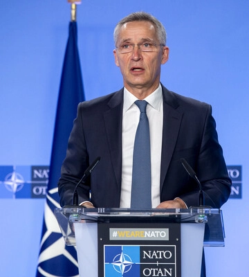 НАТО не відступить від підтримки України — Столтенберг