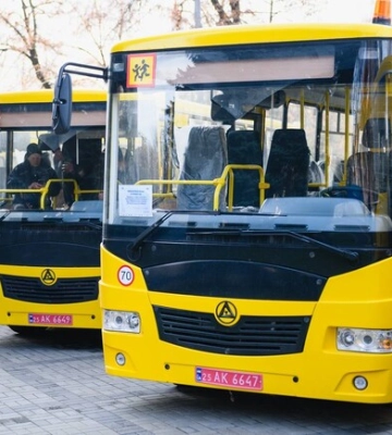 Для громад Днепропетровщины приобрели новые школьные автобусы: как они выглядят
