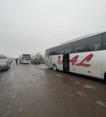 На границе с Молдовой застряли сотни авто: почему не работают пункты пропуска?