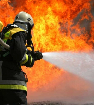 На Дніпропетровщині велика пожежа ледве не знищила житлову квартиру
