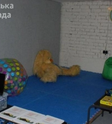 Зі світлом, теплом, водою, куточками для дітей: як у школах Дніпра працюють Пункти незламності
