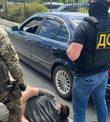 50 тисяч доларів і 140 тисяч гривень за нелегальний перетин кордону військовозобов’язаними – на Закарпатті судитимуть двох осіб