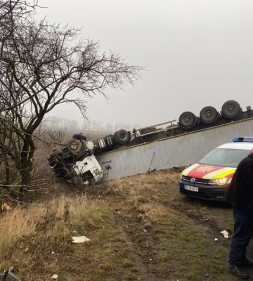 На трасі Одеса-Рені знову зіштовхнулися дві фури: є постраждалі