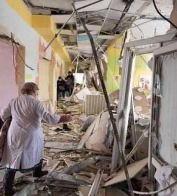 Херсонську обласну  клінічну лікарню обстріляли російські військові