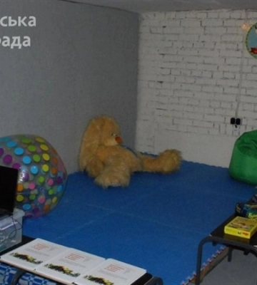 Зі світлом, теплом, водою, куточками для дітей: як у школах Дніпра працюють Пункти незламності