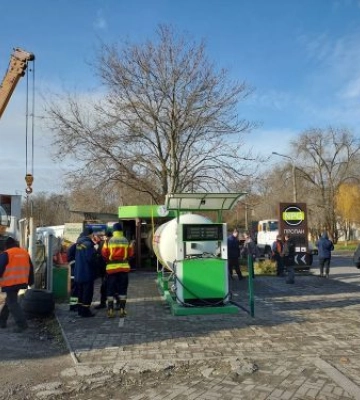 У Запоріжжі закрили газову заправку, яка працювала без документів - фото