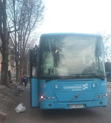 В Днепре из автобуса во время движения выпали люди: пострадала пассажирка
