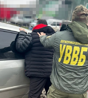 У Луцьку затримали прикордонника, який за гроші пропускав ухилянтів за кордон