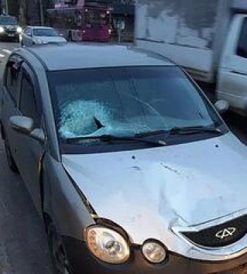 На Полтавщині автомобіль збив пішохода: чоловік у лікарні