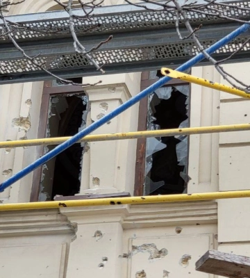 Унаслідок ранкового обстрілу Херсону постраждала будівля художнього музею